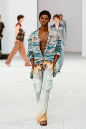 Dries Van Noten Men s Ready-to-Wear Spring Summer 2027 Fashion Show during Paris Fashion Week, France, on June 25, 2026 Bestimage Runway during the Dries Van Noten Men’s Spring Summer 2027 fashion show as part of Paris Fashion Week on June 25, 2026 in Paris, France Paris, France Copyright: xAgencex xBestimagexAgencex xBestimagex