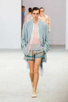 Dries Van Noten Men s Ready-to-Wear Spring Summer 2027 Fashion Show during Paris Fashion Week, France, on June 25, 2026 Bestimage Runway during the Dries Van Noten Men’s Spring Summer 2027 fashion show as part of Paris Fashion Week on June 25, 2026 in Paris, France Paris, France  Copyright: xAgencex xBestimagexAgencex xBestimagex