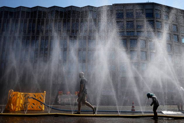 Passersby cool off at water fountains set up by the City of Cologne on Rudolfplatz as part of the Cooling Cologne heat relief initiative. According to a measuring station operated by the German Weather Service (DWD), the German heat record was broken today, Friday, with a temperature of 41.3 degrees in Saarland—the ho Copyright: xChristophxHardtx