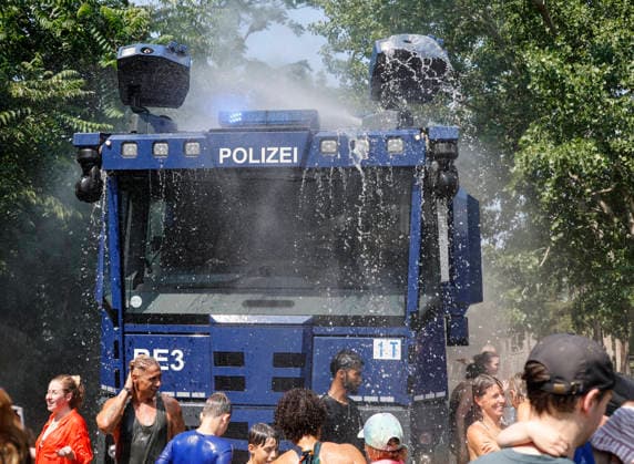 Water, Water! Berlin Suffers from the Heat To help people cool off a bit, the Berlin police are deploying water cannons. In Gleisdreieck Park, visitors are enjoying the fine mist—a brief respite from the heat wave— Berlin, June 28, 2026 Berlin, Berlin, Germany