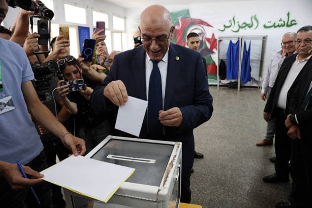 News Themen der Woche KW27 2026 Legislative Elections in Algeria: Abdelaali Hassani Cherif, Leader of the Moderate Islamist Movement for Peace (MSP), At a polling station during the legislative elections in Algiers, Algeria, on July 2, 2026. The electorate, including the diaspora, numbers 24,727,041 registered voters. These elections will elect the 407 members of the tenth legislature of theNational People’s Assembly (APN), whose term will be five years. Photo by Billel Bensalem, APP, Algiers, Algeria Copyright: xAlgà riexPressexPhotosxBillelxBensalemx xAPPx IMG_5360