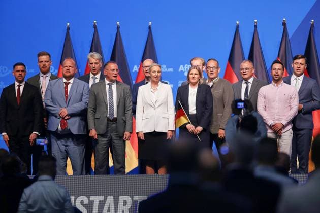 Erfurt, Thuringia, Germany, July 5, 2026: AfD National Party Convention. At the conclusion of the convention, the executive committee led by Tino Chrupalla and Alice Weidel takes the stage and sings the national anthem. Copyright: xdtsxNachrichtenagenturx dts_126603