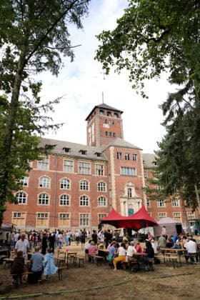 People at the Localize Festival at the old state parliament building on Brauhausberg in Potsdam, July 10, 2026 Localize Festival Potsdam