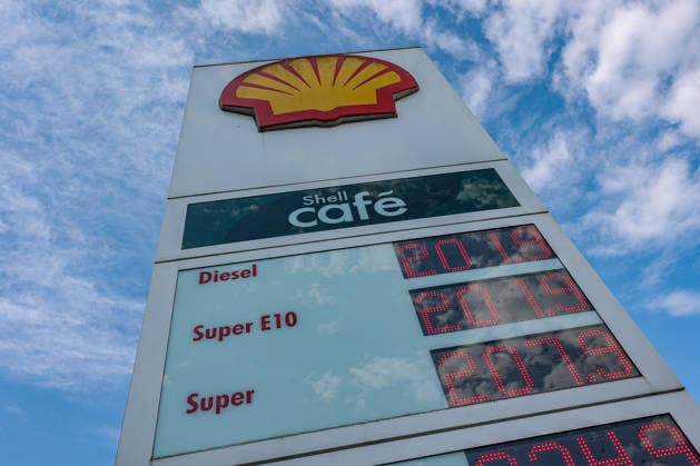 What is the latest on fuel prices at the SHELL gas station in Siegen this morning? The current price for diesel, Super E10, and Super is over 2 euros. Gas station fuel prices on July 14, 2026, in Siegen, Germany