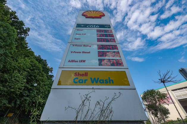 What is the latest on fuel prices at the SHELL gas station in Siegen this morning? The current price for diesel, Super E10, and Super is over 2 euros. Gas station fuel prices on July 14, 2026, in Siegen, Germany