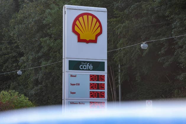What is the latest on fuel prices at the SHELL gas station in Siegen this morning? The current price for diesel, Super E10, and Super is over 2 euros. Gas station fuel prices on July 14, 2026, in Siegen, Germany