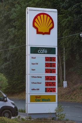 What is the latest on fuel prices at the SHELL gas station in Siegen this morning? The current price for diesel, Super E10, and Super is over 2 euros. Gas station fuel prices on July 14, 2026, in Siegen, Germany