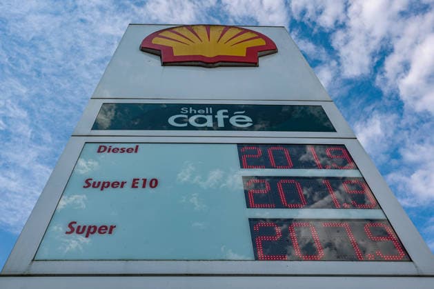 What is the latest on fuel prices at the SHELL gas station in Siegen this morning? The current price for diesel, Super E10, and Super is over 2 euros. Gas station fuel prices on July 14, 2026, in Siegen, Germany