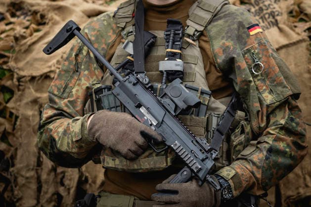 Iconic image of the Bundeswehr: A soldier in combat gear holds a submachine gun in Berlin, July 15, 2026, Berlin, Germany Copyright: xJulianexSonntagx