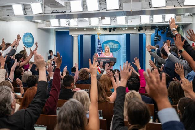 July 16, 2026, Washington, District Of Columbia, United States: White House Press Secretary KAROLINE LEAVITT returns to the White House briefing room for her first press briefing since beginning maternity leave in late April, marking her return as White House Press Secretary. Washington USA - ZUMAk206 20260716_znp_k206_015 Copyright: xMattxKaminskyx