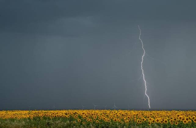 THUNDERSTORMS OVER THURINGIA ** FOR EDITORIAL USE ONLY ** EDITORIAL USE ONLY ** July 17, 2026 Bechstedt Wagd Thunderstorms accompanied by heavy rain are moving across Thuringia this afternoon, as seen here over Bechstedt Wagd, Germany, Thuringia, Bechstedt Wagd. Copyright SaschaxFromm Copyright: SaschaxFromm doc86r9s2wi5qa7vv35npb ,EDITORIAL USE ONLY Copyright: SaschaxFromm
