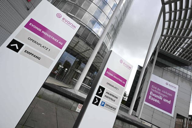 Evonik’s move into the former RWE Tower on Essen’s Opernplatz can begin—the city of Essen has lifted the precautionary closure due to fire safety deficiencies, EVONIK’s new corporate headquarters in Essen, Evonik Tower (formerly RWE Tower), exterior view, high-rise building, glass-clad tower, Essen, July 20, 2026