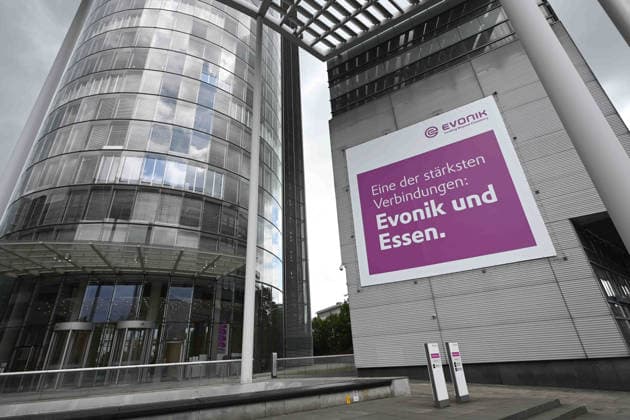 Evonik’s move into the former RWE Tower on Essen’s Opernplatz can begin—the city of Essen has lifted the precautionary closure due to fire safety deficiencies, EVONIK’s new corporate headquarters in Essen, Evonik Tower (formerly RWE Tower), exterior view, high-rise building, glass-clad tower, Essen, July 20, 2026