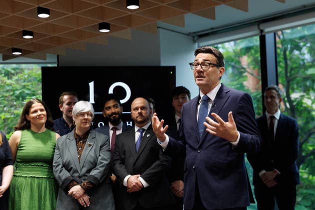 (260725) -- BEIJING, July 25, 2026 -- British Prime Minister Andy Burnham speaks to staff at No10 North office in Manchester, Britain, on July 24, 2026. British Prime Minister Andy Burnham on Thursday began working from a new government office in Manchester, dubbed No10 North, as part of his plan to shift economic decision-making away from Westminster and devolve more powers to local authorities. Located at Heron House in central Manchester, the office will serve as the government s new situation room for growth, coordinating work on local economic development and devolution, according to a government statement. ( No. 10 Downing Street Handout via Xinhua) XINHUA PHOTOS OF THE DAY SimonxDawson