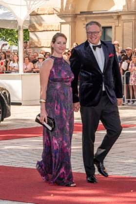 ABB BAYREUTH: Constanze Fuenfstueck and Mario Voigt as guests on the red carpet; arrival on the green hill in front of the Festspielhaus at the opening of the 150th anniversary of the Bayreuth Festival, Richard Wagner Festival 2026, on July 25, 2025 in Bayreuth, Bavaria, Germany