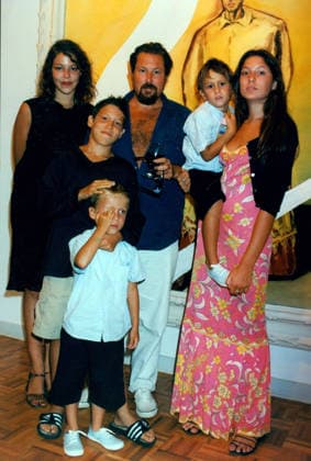 FOR PATTY Feb. 6, 2008 - 31126WW.JULIAN SCHNABEL EXHIBITION AT THE GUILD HALL MUSEUM IN LONG ISLAND , NEW YORK 08-07-1998.JULIAN SCHNABEL WITH HIS FAMILY. WALTER WEISSMAN- Copyright: xWalterxWeissmanx