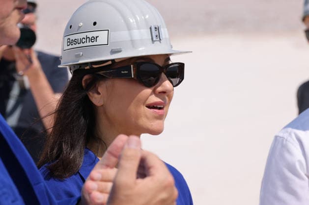 Federal Minister of Economic Affairs Reiche, Mining, July 30, 2026, Germany, Saxony-Anhalt, Zielitz, Mining, Production, Raw Materials, Federal Minister of Economics Katherina Reiche on a tour of the potash mine operated by K&S AG, which supplies all of Europe with potash salts for agricultural fertilizers; pictured here is the white tailings pile, 120 m high, in Zielitz, Saxony-Anhalt, Germany