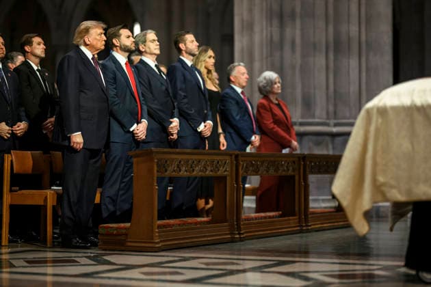 July 30, 2026, Washington, Dc, United States: U.S. President Donald Trump, left, looks on as the casket of senior U.S Senator Lindsey Graham, R-SC, during the memorial service at Washington National Cathedral, July 28, 2026, in Washington, D.C. Standing from left: President Trump, Vice President JD Vance, Treasury Secretary Scott Bessent, Eric Trump, Lara Trump, Steve Witkoff and Susie Wiles. Washington United States - ZUMAp138 20260730_zaa_p138_005 Copyright: xEmilyxJ.xHiggins WhitexHousex