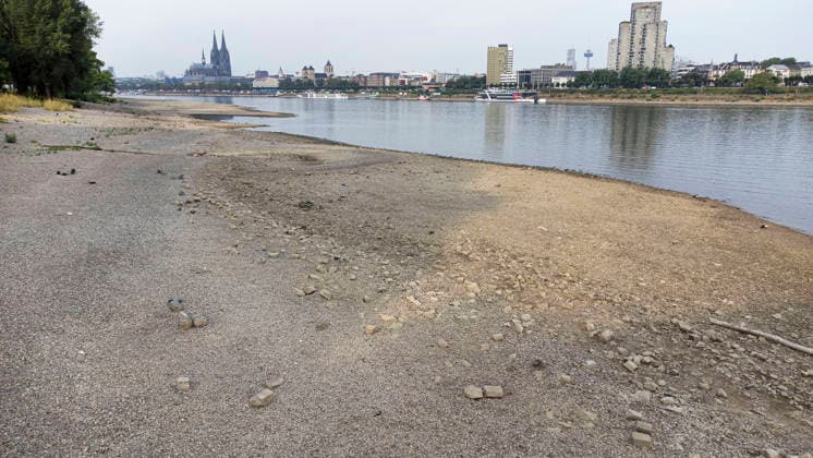 Low Water Levels on the Rhine in Cologne; Photo from August 31, 2026. Water levels on the Rhine are approaching record lows in some areas. In Cologne, a historic low is feared. The low water levels are having a massive impact on shipping; some cargo ships must reduce their cargo by more than half, and some passenger services are being canceled. EDITORIAL USE ONLY Copyright: epd-bild GuidoxSchiefer epd--Koeln_Niedrigwasser4-kopieren