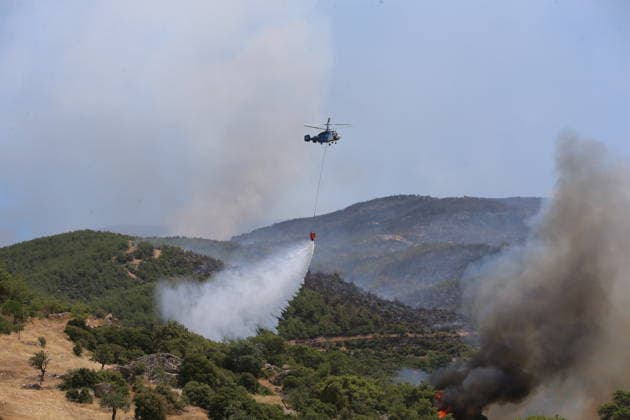 Firefighting efforts continue in Aydin AYDIN, TURKIYE - JULY 31: A firefighting helicopter drops water over a forested area as aerial and ground crews continue battling a wildfire in the Cine district of Aydin, on July 31, 2026 in Aydin, Turkiye. Yusuf Konrat Anadolu Aydin Turkey. Editorial use only. Please get in touch for any other usage.  Copyright: x2026xAnadoluxYusufxKonratx
