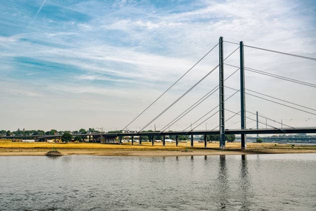 Düsseldorf: Scenes of the low water level of the Rhine near Düsseldorf; View of the Rhine s water level; Scenes of the low water level of the Rhine near Düsseldorf on July 31, 2026 Copyright: xEibner-Pressefoto ThomasxHaeslerx EP_THR