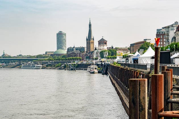 Düsseldorf: Scenes of the low water level of the Rhine near Düsseldorf; view of the quay wall and Düsseldorf’s Old Town; scenes of the low water level of the Rhine near Düsseldorf on July 31, 2026 Copyright: xEibner-Pressefoto ThomasxHaeslerx EP_THR