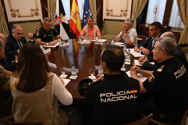 Spanish PM Pedro Sanchez visits Ceuta CEUTA, SPAIN - JULY 31: (----EDITORIAL USE ONLY - MANDATORY CREDIT - LA MONCLOA (SPANISH GOVERNMENT) HANDOUT - NO MARKETING NO ADVERTISING CAMPAIGNS - DISTRIBUTED AS A SERVICE TO CLIENTS----) Spain s Prime Minister Pedro Sanchez and Minister of Interior Fernando Grande Marlaska visit the Spanish city of Ceuta in North Africa following an attempted sea crossing by migrants from Morocco on July 31, 2026. Spanish Prime Minister Pedro Sanchez on Friday described the mass influx of migrants into the Spanish enclave of Ceuta as an attack and a violation of Spain s territorial integrity, while pledging to restore normality as soon as possible. La Moncloa (Spanish Government) Handout Anadolu Ceuta  Copyright: x2026xAnadoluxLaxMoncloax(SpanishxGovernment)x xHandoutx