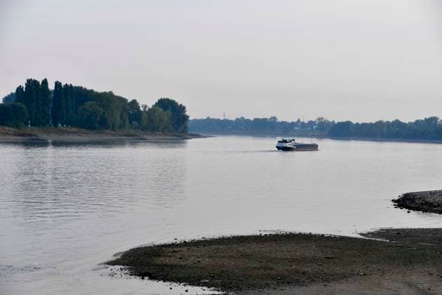 ABB RHINE Rhine navigation channel Low water level Rhine riverbank, near Düsseldorf-Oberkassel Currently, restricted vessel traffic on the Rhine near Oberkassel Rhine Bridge inland waterway vessels cargo ship freight ship transport ship barge currently not fully loaded on the Rhine traveling on the water