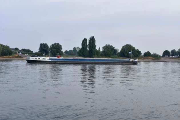 ABB RHINE Rhine navigation channel Low water level Rhine riverbank, near Düsseldorf-Oberkassel Currently, restricted vessel traffic on the Rhine near Oberkassel Rhine Bridge inland waterway vessels cargo ship freight ship transport ship barge currently not fully loaded on the Rhine traveling on the water