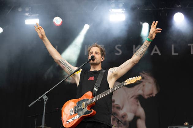 Green Juice Festival 2026 HEISSKALT Mathias BLOECH Vocals, Guitar The Stuttgart-based alternative rock band Heisskalt performing live on the main stage at the Green Juice Festival in Park Neu Vilich in Bonn, Bonn Neu Vilich, North Rhine-Westphalia, Germany Copyright: xMarcxJohnx