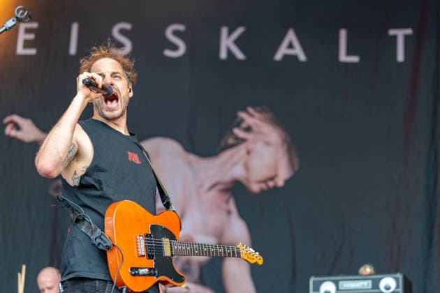 Green Juice Festival 2026 HEISSKALT Mathias BLOECH Vocals, Guitar The Stuttgart-based alternative rock band Heisskalt performing live outdoors on the main stage at the Green Juice Festival in Park Neu Vilich in Bonn, Bonn Neu Vilich, North Rhine-Westphalia, Germany Copyright: xMarcxJohnx