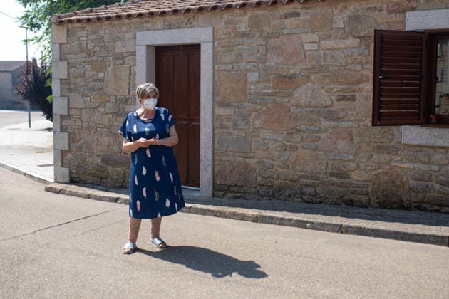 Residents of 12 of the 14 towns evacuated due to the Fermoselle fire have been relocated, and restrictions have been lifted in two municipalities. One person has been relocated due to a wildfire, as of July 31, 2026, in Formariz, Zamora, Castile and León, Spain. Castile and León Civil Protection reported this Friday that residents evacuated due to the Fermoselle fire in Zamora—from the towns of Pasariegos, Villar del Buey, Dehesa de Pedraza, Cibanal, Formariz, Muga de Sayago, Tudera, Arganín, Badilla, Cozcurrita, Zafara, Palazuelo de Sayago, and Fornillos de Fermoselle, while lockdown measures have been lifted in the municipalities of Fermoselle and Fariza, and the towns of Mámoles and Pinilla de Fermoselle remain evacuated. Thus, only the Copyright: xPalomaxV.xEscarpax 7697491