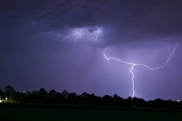 Lightning flashes across Stuttgart; lightning flashes across the night sky over Stuttgart; Stuttgart, Baden-Württemberg, Germany; Stuttgart Copyright: x xonw-imagesx xSimonxZeiherx