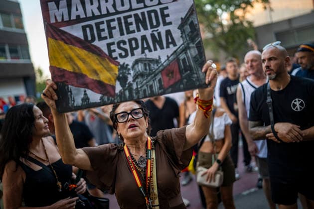 Protest Against the Migration Crisis Outside the Moroccan Consulate in Barcelona Several protesters gathered outside the Moroccan consulate on July 31, 2026, in Barcelona, Catalonia, Spain. The demonstration, organized by Núcleo Nacional, aims to express opposition to the migration crisis that has unfolded in Ceuta over the past few days, when more than 40,000 migrants swam across the Alboran Sea to enter Spanish territory. JULY 31, 2026 MOROCCAN CONSULATE MIGRANTS MIGRATION CRISIS CATALONIA NÚCLEO NACIONAL Lorena Sopê Barcelona Catalonia Barcelona Catalonia Spain  Copyright: xLorenaxSopÃªnax 7697794