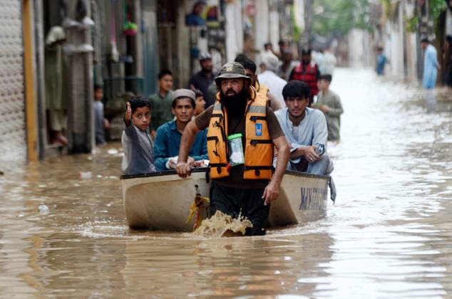 July 31, 2026, Peshawar, Peshawar, Pakistan: Residents wade through flooded street as monsoon rains inundate Peshawar..People wade through a flooded street during heavy monsoon rain in Peshawar, Khyber Pakhtunkhwa province, Pakistan, on July 31, 2026. Pakistan s Meteorological Department (PMD) forecast the current monsoon spell to continue until August 5, warning of widespread rain, thunderstorms, heavy to very heavy downpours, and the risk of urban flooding, flash floods, landslides and river flooding across parts of the country. Peshawar Pakistan - ZUMAa217 20260731_znp_a217_010 Copyright: xHussainxAlix