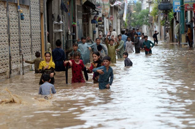 July 31, 2026, Peshawar, Peshawar, Pakistan: Residents wade through flooded street as monsoon rains inundate Peshawar..People wade through a flooded street during heavy monsoon rain in Peshawar, Khyber Pakhtunkhwa province, Pakistan, on July 31, 2026. Pakistan s Meteorological Department (PMD) forecast the current monsoon spell to continue until August 5, warning of widespread rain, thunderstorms, heavy to very heavy downpours, and the risk of urban flooding, flash floods, landslides and river flooding across parts of the country. Peshawar Pakistan - ZUMAa217 20260731_znp_a217_011 Copyright: xHussainxAlix
