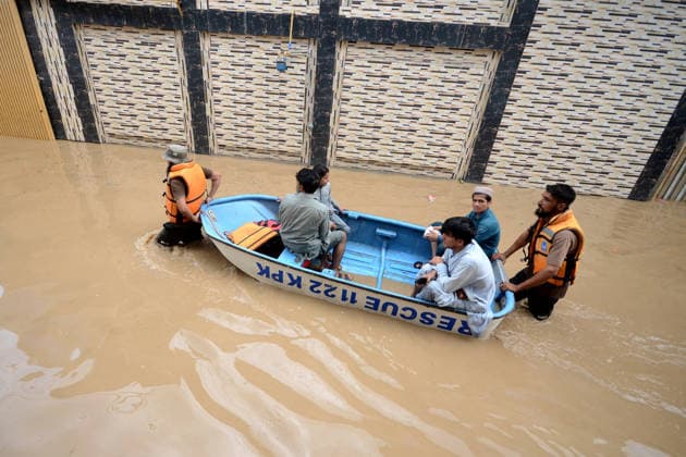 July 31, 2026, Peshawar, Peshawar, Pakistan: Residents wade through flooded street as monsoon rains inundate Peshawar..People wade through a flooded street during heavy monsoon rain in Peshawar, Khyber Pakhtunkhwa province, Pakistan, on July 31, 2026. Pakistan s Meteorological Department (PMD) forecast the current monsoon spell to continue until August 5, warning of widespread rain, thunderstorms, heavy to very heavy downpours, and the risk of urban flooding, flash floods, landslides and river flooding across parts of the country. Peshawar Pakistan - ZUMAa217 20260731_znp_a217_021 Copyright: xHussainxAlix