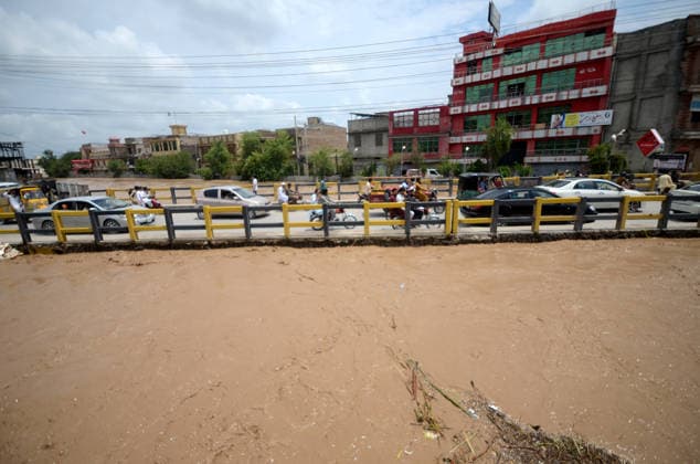 July 31, 2026, Peshawar, Peshawar, Pakistan: Residents wade through flooded street as monsoon rains inundate Peshawar..People wade through a flooded street during heavy monsoon rain in Peshawar, Khyber Pakhtunkhwa province, Pakistan, on July 31, 2026. Pakistan s Meteorological Department (PMD) forecast the current monsoon spell to continue until August 5, warning of widespread rain, thunderstorms, heavy to very heavy downpours, and the risk of urban flooding, flash floods, landslides and river flooding across parts of the country. Peshawar Pakistan - ZUMAa217 20260731_znp_a217_036 Copyright: xHussainxAlix