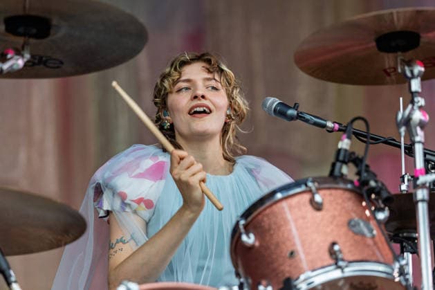 Green Juice Festival 2026 BLOND Lotta KUMMER Drums, Vocals The Chemnitz-based indie pop band Blond performing live outdoors on the main stage at the Green Juice Festival in Park Neu Vilich in Bonn, Bonn Neu Vilich, North Rhine-Westphalia, Germany Copyright: xMarcxJohnx