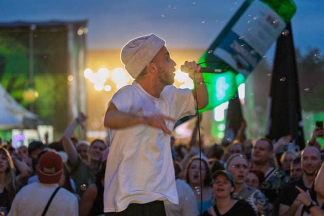 Green Juice Festival 2026 OK KID Jonas SCHUBERT (vocals) The Giessen-based indie pop and hip-hop band OK KID performed as a surprise guest at an open-air concert on the festival grounds at the Green Juice Festival in Park Neu Vilich in Bonn, Bonn Neu Vilich, North Rhine-Westphalia, Germany Copyright: xMarcxJohnx