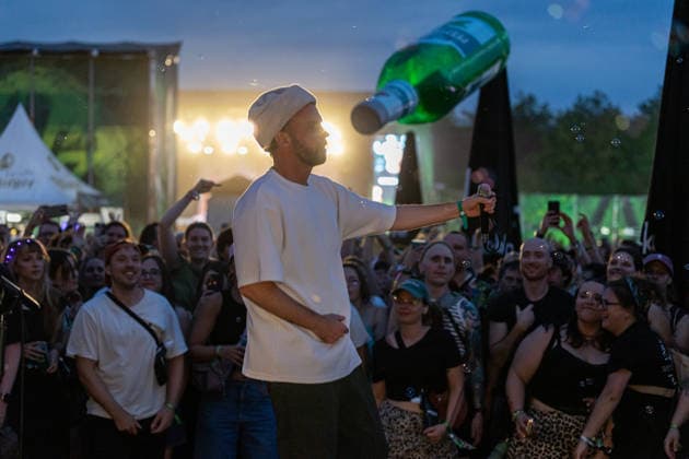 Green Juice Festival 2026 OK KID Jonas SCHUBERT (vocals) The Giessen-based indie pop and hip-hop band OK KID performed as a surprise guest at an open-air concert on the festival grounds at the Green Juice Festival in Park Neu Vilich in Bonn, Bonn Neu Vilich, North Rhine-Westphalia, Germany Copyright: xMarcxJohnx