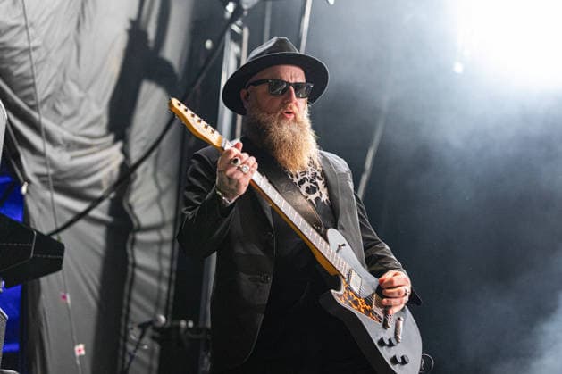 Green Juice Festival 2026 SKINDRED Mikey DEMUS Guitar The Welsh ragga metal band Skindred performing live outdoors on the main stage at the Green Juice Festival in Park Neu Vilich in Bonn, Bonn Neu Vilich, North Rhine-Westphalia, Germany Copyright: xMarcxJohnx