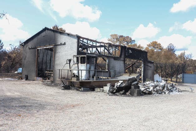 Fires in Gironde: One of the many homes and businesses destroyed on Avenue du Bassin d Arcachon in Le Porge, Gironde, on July 31, 2026. Jean Marc LHOMER, Bestimage France  Copyright: xJean-MarcxLhomerx xBestimagexJean-MarcxLhomerx xBestimagex