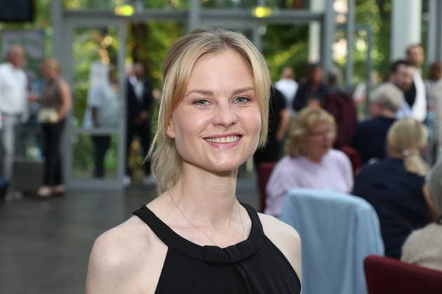 Actress Henrike Fehrs at the premiere of the comedy *Bis dass der Tod*, Winterhuder Fährhaus Comedy Theater, Hamburg. The play is about a clumsy hitman who is hired by various members of a family to kill each other. The only reason: the heir stands to inherit a fortune worth millions. Hamburg, July 31, 2026