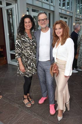Caroline Kiesewetter, theater director Dieter Powitz, and Carolin Fortenbacher at the premiere of the comedy *Bis dass der Tod*, Winterhuder Fährhaus Comedy, Hamburg. The play is about a clumsy hitman who is hired by various members of a family to kill each other. The only reason: the heir stands to inherit a fortune worth milli