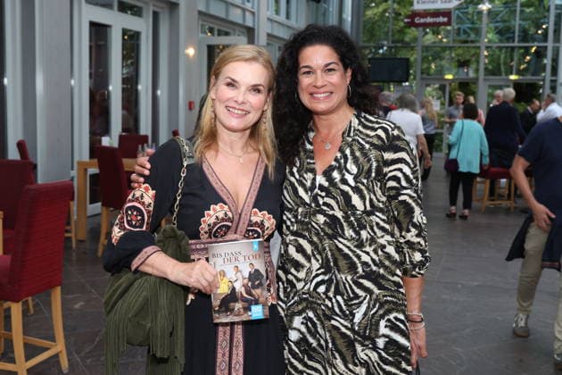 Andrea Lüdke and Caroline Kiesewetter at the premiere of the comedy *Bis dass der Tod*, Winterhuder Fährhaus Comedy Theater, Hamburg. The play is about a clumsy hitman who is hired by various members of a family to kill each other. The only reason is that the heir stands to inherit a fortune worth millions. Hamburg, July 31, 2026