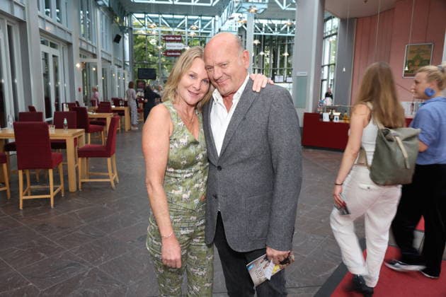 Anne Moll and Ulrich Gebauer at the premiere of the comedy *Bis dass der Tod*, Winterhuder Fährhaus Comedy Theater, Hamburg. The play is about a clumsy hitman who is hired by various members of a family to kill each other. The only reason: the heir stands to inherit a fortune worth millions. Hamburg, July 31, 2026
