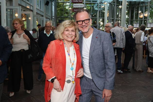 Mary Roos with theater director Dieter Powitz at the premiere of the comedy *Until Death Do Us Part*, Comedy at the Winterhuder Fährhaus in Hamburg. The play is about a clumsy hitman who is hired by various members of a family to kill each other. The only reason: the heir stands to inherit a fortune worth millions. Hamburg, July 31, 2026