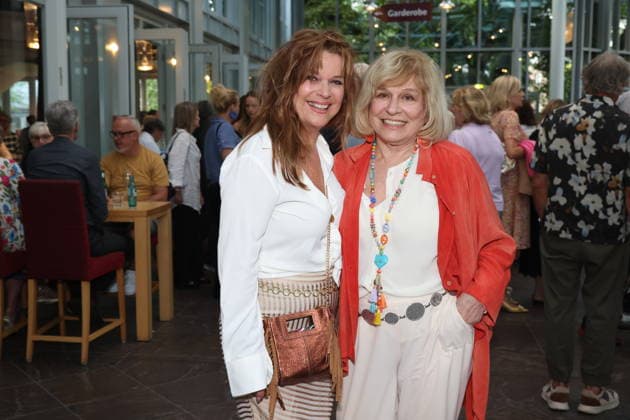 Carolin Fortenbacher and Mary Roos at the premiere of the comedy *Bis dass der Tod*, Winterhuder Fährhaus Comedy Theater, Hamburg. The play is about a clumsy hitman who is hired by various members of a family to kill each other. The only reason: the heir stands to inherit a fortune worth millions. Hamburg, July 31, 2026