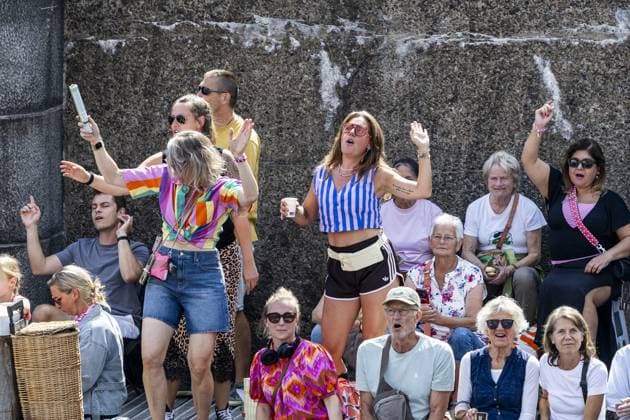AMSTERDAM - Visitors during the Canal Parade. The boat parade is traditionally part of the Pride celebrations in the capital. RAMON VAN FLYMEN ANP netherlands out - belgium out  Copyright: xx x564680623x originalFilename: 564680623.jpg